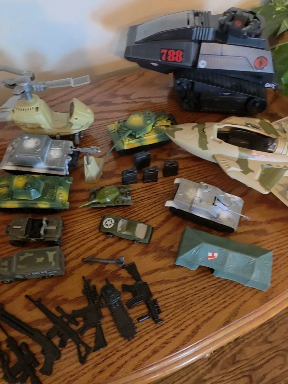 HUGE LOT!! Classic Toy Army Soldiers Playset - Green, Tan, Red, Yellow